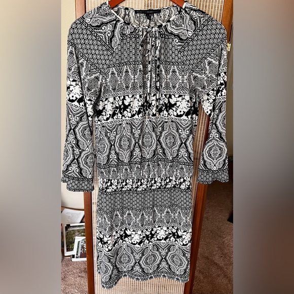 White House Black Market white and black 3/4 sleeve paisley boho dress - Picture 6 of 9
